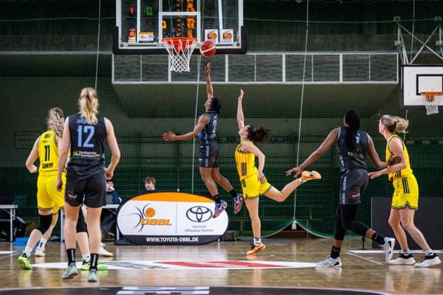 Basketball Berlin 31.01.2026 Saison 2025 2026 DBBL 1. Bundesliga Alba Berlin - Saarlouis Royals Martha Burse (Saarlouis, No.25) Tessa Stammberger (Alba, No.06)