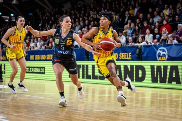 Basketball Berlin 31.01.2026 Saison 2025 2026 DBBL 1. Bundesliga Alba Berlin - Saarlouis Royals Deeshyra Thomas (Alba, No.21) Magaly Meynadier (Saarlouis, No.05)