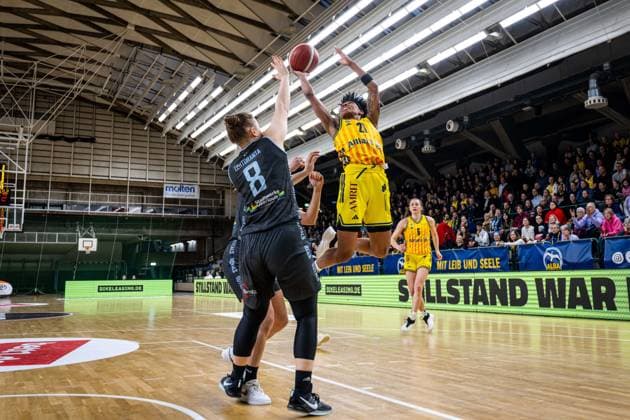 Basketball Berlin 31.01.2026 Saison 2025 2026 DBBL 1. Bundesliga Alba Berlin - Saarlouis Royals Deeshyra Thomas (Alba, No.21) Magaly Meynadier (Saarlouis, No.05) Roosa Lehtoranta (Saarlouis, No.08)