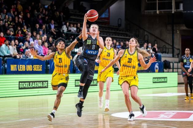 Basketball Berlin 31.01.2026 Saison 2025 2026 DBBL 1. Bundesliga Alba Berlin - Saarlouis Royals Roosa Lehtoranta (Saarlouis, No.08) Deeshyra Thomas (Alba, No.21) Emily Kiser (Alba, No.33)
