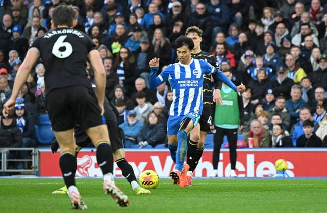 Kaoru Mitoma of Brighton in action during the Premier League match between Brighton and Hove Albion and Everton at the American Express Stadium, Brighton UK - Saturday 31st January 2026 Brighton v Everton Premier League Football, Amex Stadium, Sussex, UK - 31 Jan 2026Brighton Amex Stadium Sussex United Kingdom Editorial use only. No merchandising. For Football images FA and Premier League restrictions apply inc. no internet mobile usage without FAPL license - for details contact Football Dataco  Copyright: xLizxFinlayson TPI Shutterstockx 16497437bs