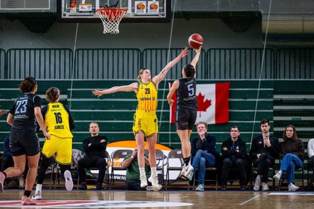 Basketball Berlin 31.01.2026 Saison 2025 2026 DBBL 1. Bundesliga Alba Berlin - Saarlouis Royals Magaly Meynadier (Saarlouis, No.05) Alina Hartmann (Alba, No.29)