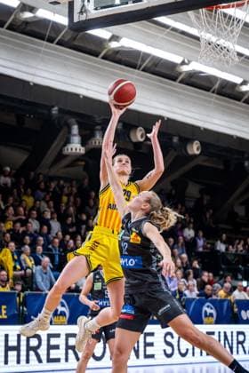 Basketball Berlin 31.01.2026 Saison 2025 2026 DBBL 1. Bundesliga Alba Berlin - Saarlouis Royals Alina Hartmann (Alba, No.29) Egle Zabotkaite (Saarlouis, No.12)