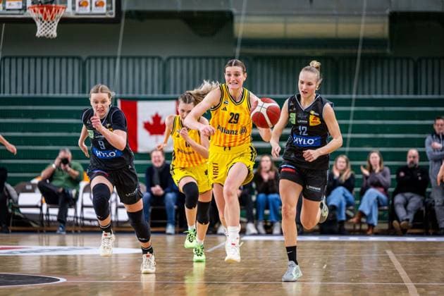 Basketball Berlin 31.01.2026 Saison 2025 2026 DBBL 1. Bundesliga Alba Berlin - Saarlouis Royals Alina Hartmann (Alba, No.29) Egle Zabotkaite (Saarlouis, No.12) Emma Eichmeyer (Saarlouis, No.09)