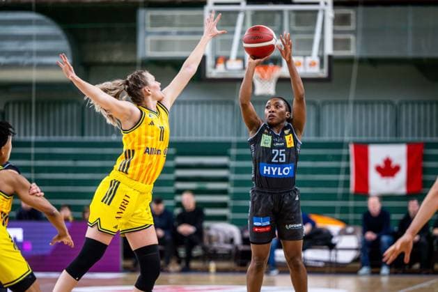 Basketball Berlin 31.01.2026 Saison 2025 2026 DBBL 1. Bundesliga Alba Berlin - Saarlouis Royals Martha Burse (Saarlouis, No.25) Nina Rosemeyer (Alba, No.11)
