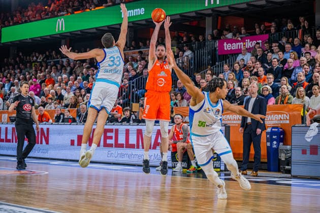 1. Basketball Bundesliga, easyCredit BBL, Saison 2025 2026, Herren, Hauptrunde, 18. Spieltag, 31.01.2026, RASTA Vechta - Frankfurt Skyliners Philipp Herkenhoff ( 14 - RASTA Vechta) beim Jumpshot Vechta RASTA Dome Niedersachsen Deutschland