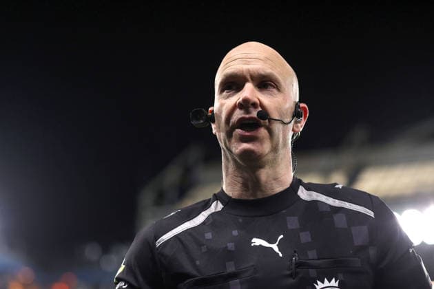 Chelsea v West Ham 28th January 2026, London - Premier League Football - Chelsea v West Ham United - Referee Anthony Taylor, wearing a camera near his ear, consults VAR - Photo: Charlotte Wilson Offside. London UK Copyright: xCharlottexWilsonx xOffsidexOffside