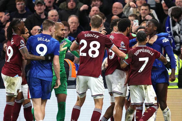 Chelsea v West Ham 28th January 2026, London - Premier League Football - Chelsea v West Ham United - Players from both sides get physical as a heated argument breaks out - Photo: Charlotte Wilson Offside. London UK Copyright: xCharlottexWilsonx xOffsidexOffside