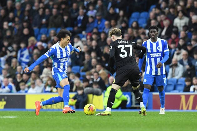 Brighton and Hove Albion v Everton, Premier League Kaoru Mitoma Midfielder of Brighton and Hove Albion looks to play the ball past James Garner Midfielder of Everton FC watched on by Carlos Baleba Midfielder of Brighton and Hove Albion during the Premier League match between Brighton and Hove Albion and Everton at the American Express Stadium, Brighton and Hove, UK on 31 January 2026. Brighton and Hove American Express Stadium East Sussex UK Editorial use only DataCo restrictions apply See www.football-dataco.com , Copyright: xJeffxMoodx PSI-23658-0132