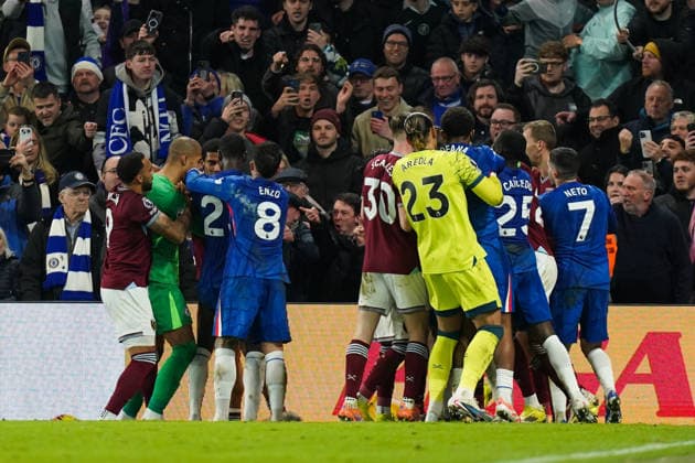 Chelsea v West Ham United, Premier League The West Ham and Chelsea players having an altercation during the Chelsea v West Ham United Premier League match at Stamford Bridge, London, England on 31 January 2026 Credit: Dylan Hepworth Every Second Media Editorial use only. All images are copyright Every Second Media Limited. No images may be reproduced without prior permission. All rights reserved. Premier League and Football League images are subject to licensing agreements with Football DataCo Limited. see https: www.football-dataco.com Copyright: xIMAGO EveryxSecondxMediax ESM-1782-0094 DylanxHepworthx xEveryxSecondxMediax