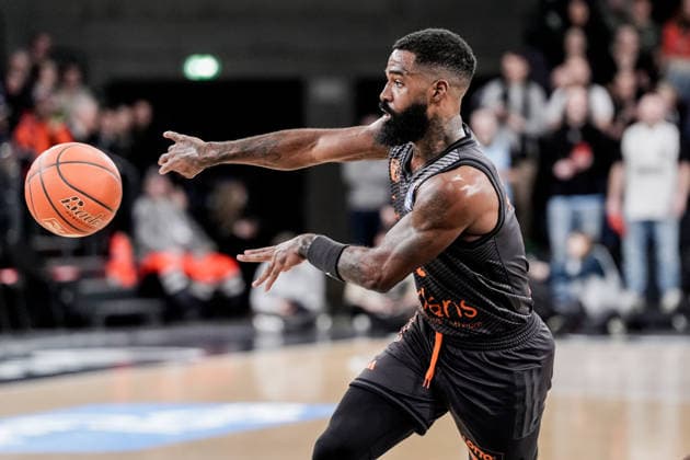 Deutschland: easyCredit BBL, Hauptrunde 2025 26, 18. Spieltag Veolia Towers Hamburg vs NINERS Chemnitz Inselpark Arena (Hamburg): Corey Davis (NINERS Chemnitz, 5) Copyright: xStefanxTrochax
