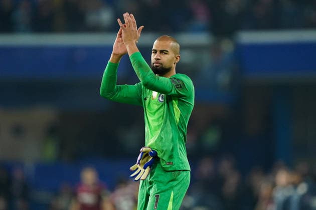 Chelsea v West Ham United, Premier League Robert Sanchez of Chelsea clapping the fans after the Chelsea v West Ham United Premier League match at Stamford Bridge, London, England on 31 January 2026 Credit: Dylan Hepworth Every Second Media Editorial use only. All images are copyright Every Second Media Limited. No images may be reproduced without prior permission. All rights reserved. Premier League and Football League images are subject to licensing agreements with Football DataCo Limited. see https: www.football-dataco.com Copyright: xIMAGO EveryxSecondxMediax ESM-1782-0109 DylanxHepworthx xEveryxSecondxMediax