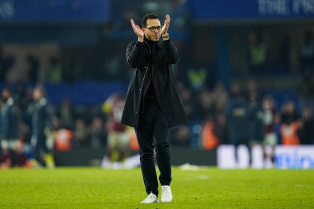Chelsea v West Ham United, Premier League Liam Rosenior, Manager of Chelsea clapping the fans after the Chelsea v West Ham United Premier League match at Stamford Bridge, London, England on 31 January 2026 Credit: Dylan Hepworth Every Second Media Editorial use only. All images are copyright Every Second Media Limited. No images may be reproduced without prior permission. All rights reserved. Premier League and Football League images are subject to licensing agreements with Football DataCo Limited. see https: www.football-dataco.com Copyright: xIMAGO EveryxSecondxMediax ESM-1782-0110 DylanxHepworthx xEveryxSecondxMediax