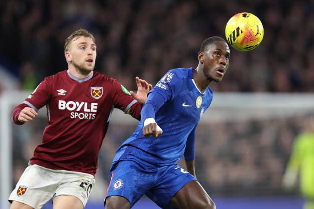 Chelsea v West Ham 28th January 2026, London - Premier League Football - Chelsea v West Ham United - Jarrod Bowen of West Ham United and Trevoh Chalobah of Chelsea - Photo: Charlotte Wilson Offside. London UK Copyright: xCharlottexWilsonx xOffsidexOffside