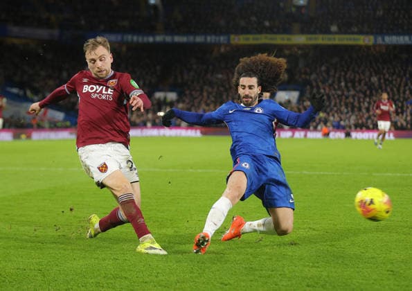 Chelsea v West Ham United, English Premier League, Stamford Bridge, London, UK - 31 01 2026 Jarrod Bowen of West Ham United crosses the ball during the Premier League away game against Chelsea at Stamford Bridge London Stamford Bridge London GBR, UK NEWSPAPERS OUT Copyright: xMarkxGreenwoodx