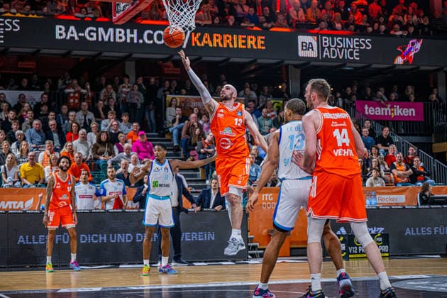 1. Basketball Bundesliga, easyCredit BBL, Saison 2025 2026, Herren, Hauptrunde, 18. Spieltag, 31.01.2026, RASTA Vechta - Frankfurt Skyliners Tommy Kuhse ( 12 - RASTA Vechta) beim Korbleger Vechta RASTA Dome Niedersachsen Deutschland