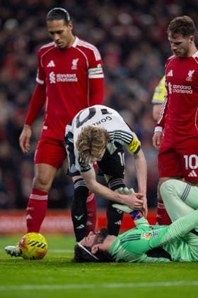 Football - FA Premier League - Liverpool FC v Newcastle United FC LIVERPOOL, ENGLAND - Saturday, January 31, 2026: Newcastle United s Anthony Gordon (L) checks on Liverpool s goalkeeper Alisson Becker during the FA Premier League match between Liverpool FC and Newcastle United FC at Anfield. (Photo by David Rawcliffe Propaganda) LIVERPOOL Anfield MERSEYSIDE ENGLAND  Copyright: xDavidxRawcliffex P2026-01-31-Liverpool_Newcastle-32