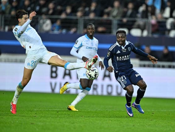 Paris FC vs Marseille : French Ligue 1 PARIS, FRANCE - JANUARY 31: Moses Simon (R) of Paris FC in action against Nayef Aguerd (L) of Marseille during the French Ligue 1 (L1) soccer match between Paris FC and Olympique de Marseille at Stade Jean Bouin in Paris, France on January 31, 2026. Mustafa Yalcin Anadolu Paris France. Editorial use only. Please get in touch for any other usage.  Copyright: x2026xAnadoluxMustafaxYalcinx