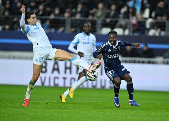 Paris FC vs Marseille : French Ligue 1 PARIS, FRANCE - JANUARY 31: Moses Simon (R) of Paris FC in action against Nayef Aguerd (L) of Marseille during the French Ligue 1 (L1) soccer match between Paris FC and Olympique de Marseille at Stade Jean Bouin in Paris, France on January 31, 2026. Mustafa Yalcin Anadolu Paris France. Editorial use only. Please get in touch for any other usage.  Copyright: x2026xAnadoluxMustafaxYalcinx