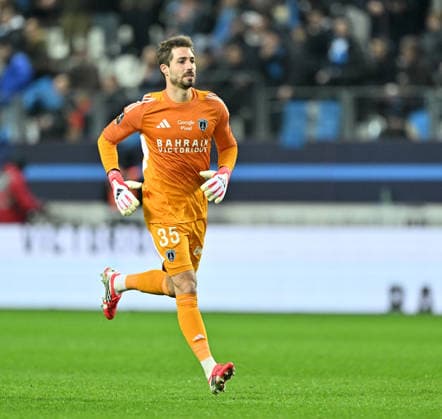 Paris FC vs Marseille : French Ligue 1 PARIS, FRANCE - JANUARY 31: Kevin Trapp of Paris FC in action during the French Ligue 1 (L1) soccer match between Paris FC and Olympique de Marseille at Stade Jean Bouin in Paris, France on January 31, 2026. Mustafa Yalcin Anadolu Paris France. Editorial use only. Please get in touch for any other usage.  Copyright: x2026xAnadoluxMustafaxYalcinx