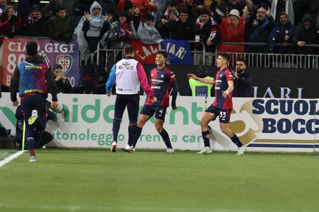 January 31, 2026, Cagliari: Cagliari s Luca Mazzitelli and teammates jubilate after scoring the goal 1-0 during the Italian Serie A soccer match Cagliari calcio vs Hellas Verona at the Unipol Domus in Cagliari, Italy, 31 January 2026.ANSA FABIO MURRU Serie A: Cagliari - Hellas Verona  - ZUMAa110 20260131_zaf_a110_080 Copyright: xFabioxMurrux