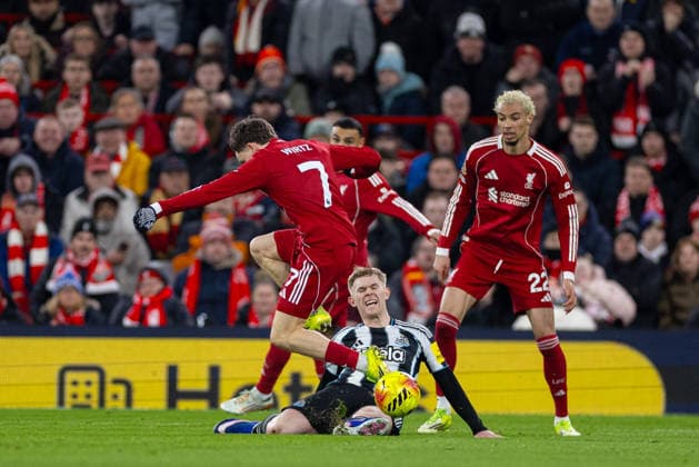 Football - FA Premier League - Liverpool FC v Newcastle United FC LIVERPOOL, ENGLAND - Saturday, January 31, 2026: Liverpool s Florian Wirtz is challenged by Newcastle United s Lewis Hall (R) during the FA Premier League match between Liverpool FC and Newcastle United FC at Anfield. (Photo by David Rawcliffe Propaganda) LIVERPOOL Anfield MERSEYSIDE ENGLAND  Copyright: xDavidxRawcliffex P2026-01-31-Liverpool_Newcastle-62