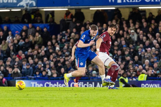 Chelsea v West Ham United, Premier League Chelsea forward Liam Delap (9) and West Ham United midfielder Mateus Fernandes (18) battle for the ball during the Premier League match between Chelsea and West Ham United at Stamford Bridge, London, UK on 31 January 2026. London Stamford Bridge Greater London UK Editorial use only DataCo restrictions apply See www.football-dataco.com , Copyright: xToyinxOshodix PSI-23659-0067