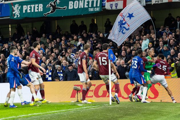 Chelsea v West Ham United, Premier League West Ham United defender Jean-Clair Todibo (25) clashes with Chelsea goalkeeper Robert Sanchez (1) which started a brawl with the two teams during the Premier League match between Chelsea and West Ham United at Stamford Bridge, London, UK on 31 January 2026. London Stamford Bridge Greater London UK Editorial use only DataCo restrictions apply See www.football-dataco.com , Copyright: xToyinxOshodix PSI-23659-0069