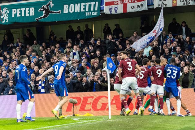 Chelsea v West Ham United, Premier League West Ham United defender Jean-Clair Todibo (25) clashes with Chelsea goalkeeper Robert Sanchez (1) which started a brawl with the two teams during the Premier League match between Chelsea and West Ham United at Stamford Bridge, London, UK on 31 January 2026. London Stamford Bridge Greater London UK Editorial use only DataCo restrictions apply See www.football-dataco.com , Copyright: xToyinxOshodix PSI-23659-0071