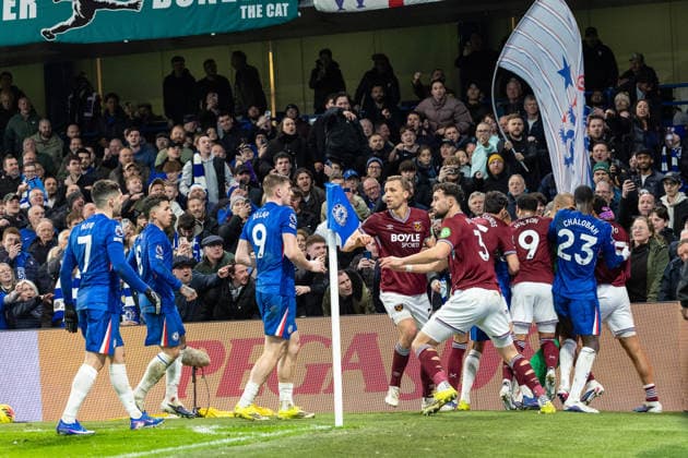 Chelsea v West Ham United, Premier League West Ham United defender Jean-Clair Todibo (25) clashes with Chelsea goalkeeper Robert Sanchez (1) which started a brawl with the two teams during the Premier League match between Chelsea and West Ham United at Stamford Bridge, London, UK on 31 January 2026. London Stamford Bridge Greater London UK Editorial use only DataCo restrictions apply See www.football-dataco.com , Copyright: xToyinxOshodix PSI-23659-0072