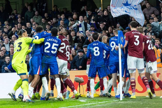 Chelsea v West Ham United, Premier League West Ham United defender Jean-Clair Todibo (25) clashes with Chelsea goalkeeper Robert Sanchez (1) which started a brawl with the two teams during the Premier League match between Chelsea and West Ham United at Stamford Bridge, London, UK on 31 January 2026. London Stamford Bridge Greater London UK Editorial use only DataCo restrictions apply See www.football-dataco.com , Copyright: xToyinxOshodix PSI-23659-0075