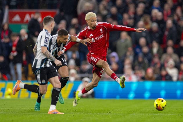 Football - FA Premier League - Liverpool FC v Newcastle United FC LIVERPOOL, ENGLAND - Saturday, January 31, 2026: Liverpool s Hugo Ekitike (R) is challenged by Newcastle United s Malick Thiaw during the FA Premier League match between Liverpool FC and Newcastle United FC at Anfield. (Photo by David Rawcliffe Propaganda) LIVERPOOL Anfield MERSEYSIDE ENGLAND  Copyright: xDavidxRawcliffex P2026-01-31-Liverpool_Newcastle-69