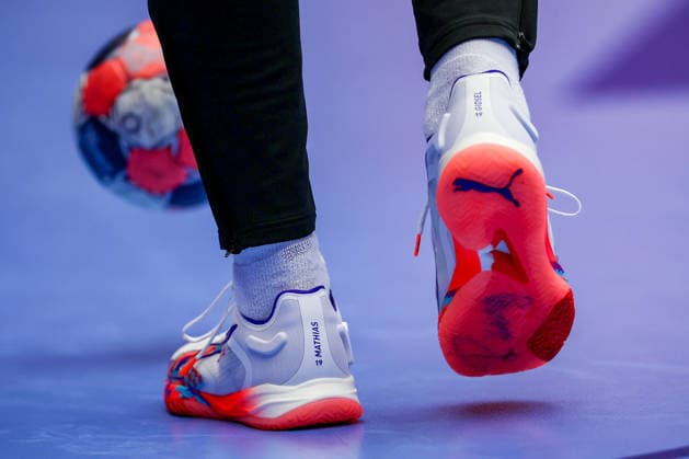 30.01.2026, Handball, Men s EHF EURO 2026, Dänemark - Island, Jyske Bank Boxen in Herning, Dänemark, Semi Finals: Die neuen Handballschuhe in der Special Edition Signature-Schuh in Kooperation mit Puma von Mathias Gidsel (Denmark 19) Dänemark