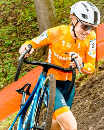 Cyclocross - UCI cyclo-cross World Championships Hulst - Day 2 Lucinda Brand (NED Baloise Verzekeringen - Het Poetsbureau Lions) on her way to a second world title 2026 UCI cyclo-cross World Championships Women Elite - Hulst The Netherlands Photo: Stijn Bastens CC Hulst The Netherlands  Copyright: xContentxCurationx StijnxBastensx xCCx