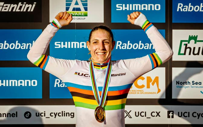 Cyclocross - UCI cyclo-cross World Championships Hulst - Day 2 Lucinda Brand (NED Baloise Verzekeringen - Het Poetsbureau Lions) claims her second world title 2026 UCI cyclo-cross World Championships Women Elite - Hulst The Netherlands Photo: Stijn Bastens CC Hulst The Netherlands  Copyright: xContentxCurationx StijnxBastensx xCCx