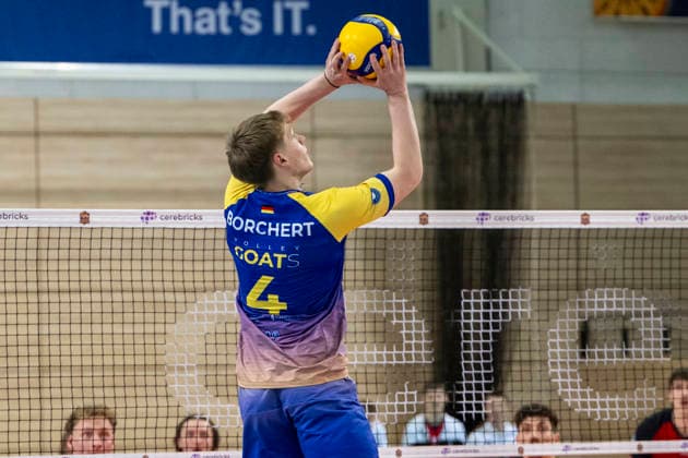 1.Volleyball Bundesliga -Saison 2025 2026 Cerebricks Volley Goats Mitteldeutschland vs.Barock Volleys MTV Ludwigsburg Halle, Deutschland 31. Januar 2026: Im Bild:Tom Borchert (Bitterfeld) mit Ball, Halle Saale swh.Arena Sachsen-Anhalt Deutschland