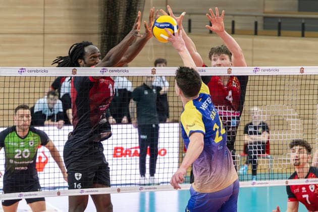1.Volleyball Bundesliga -Saison 2025 2026 Cerebricks Volley Goats Mitteldeutschland vs.Barock Volleys MTV Ludwigsburg Halle, Deutschland 31. Januar 2026: Im Bild:v.li.Nyherowo Omene(Ludwigsburg) , Clay Wieter (Bitterfeld) und Darius Diefenbach (Ludwigsburg) Halle Saale swh.Arena Sachsen-Anhalt Deutschland