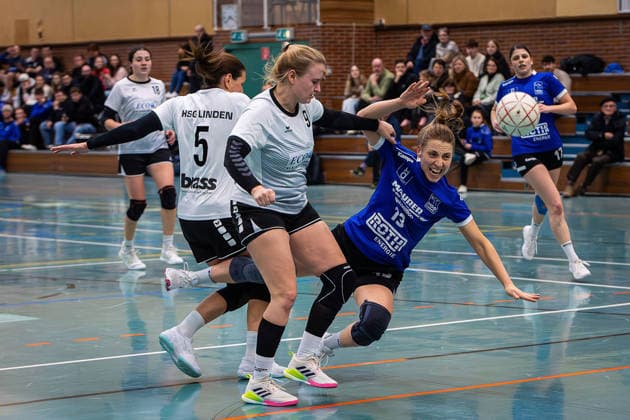 31.01.2026, xovx, Handball Frauen Handball Oberliga Mitte, HSG Lumdatal - HSG Linden v.l. Milena Stuppy (HSG Linden), Nina Luh (HSG Linden), Lena Lepere (HSG Linden), Madeleine Müller (HSG Lumdatal), Lea Bulling (HSG Lumdatal) Rabenau-Londorf Lumdatalhalle Hessen Deutschland (DE)