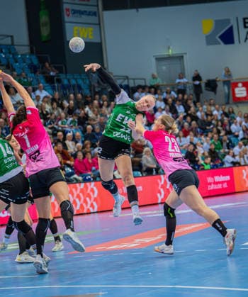 Handball I Frauen I Saison 2025-2026 I 1. HBF I 15. Spieltag I VFL Oldenburg - SV Union Halle-Neustadt I 31.01.2026 Lotta Röpcke (22, VfL Oldenburg) gegen Marie Polakova (23, SV Union Halle-Neustadt) Oldenburg Kleine EWE-Arena Niedersachsen Deutschland Copyright: xLobeca JonasxBoningx