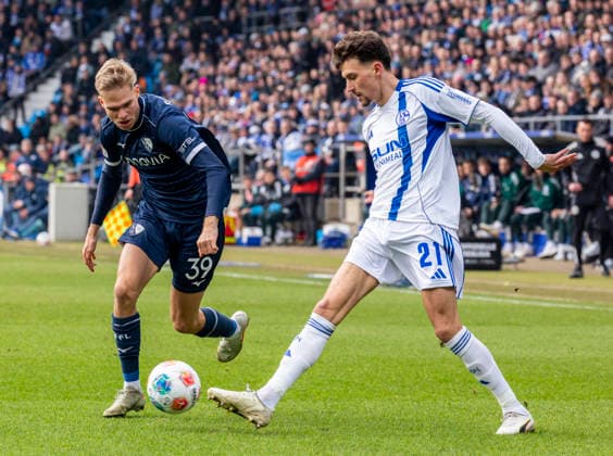 Spielszene, Leandro Noel Morgalla (VfL) links und Dejan Ljubicic (S04), Fussball, 2. Bundesliga, 2025 2026, 31.01.2026, Vonovia Ruhrstadion, VfL Bochum vs. FC Schalke 04 2-0 Sport, Fussball, 2. Bundesliga, 2025 2026, VfL Bochum vs. FC Schalke 04 2-0, 31.01.2026, Vonovia Ruhrstadion, Spielszene, Leandro Noel Morgalla (VfL) links und Dejan Ljubicic (S04), DFL REGULATIONS PROHIBIT ANY USE OF PHOTOGRAPHS AS IMAGE SEQUENCES AND OR QUASI-VIDEO, sports, football, German second league, 2025 2026, VfL Bochum vs. FC Schalke 04 2-0, 31.01.2026, Vonovia Ruhr Stadium, scene of the match, Leandro Noel Morgalla (VfL) left and Dejan Ljubicic (S04), DFL REGULATIONS PROHIBIT ANY USE OF PHOTOGRAPHS AS IMAGE SEQUENCES AND OR QUASI-VIDEO