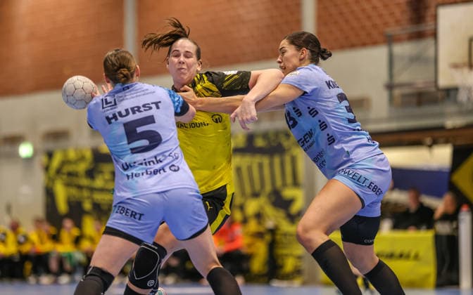 GER, Dortmund, Borussia Dortmund vs HSG Bensheim Auerbach Flames, Alsco Handball Bundesliga Frauen, Handball, DHB, Spielzeit 2025 2026, Sporthalle Wellinghofen, 15. Spieltag im Bild v.l.: Isabell Hurst (HSG Bensheim Auerbach Flames Frauen 5), Guro Nestaker (Borussia Dortmund Handball 33), Lucie-Marie Kretzschmar (HSG Bensheim Auerbach Flames Frauen 29) DFB DFL REGULATIONS PROHIBIT ANY USE OF PHOTOGRAPHS AS IMAGE SEQUENCES AND OR QUASI-VIDEO, 31.01.2026 Copyright: HMBxMedia HendrikxHamelau