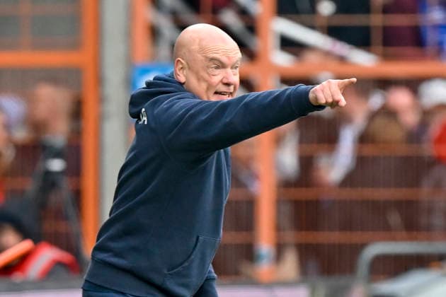 Uwe Rösler Roesler (Bochum) Gestik Geste gestikuliert Mimik starker Gesichtsausdruck Emotion. 31.01.2026 Fussball VfL Bochum vs FC Schalke 04, Vonovia Ruhrstadion, Bochum, DFB DFL REGULATIONS PROHIBIT ANY USE OF PHOTOGRAPHS AS IMAGE SEQUENCES AND OR QUASI-VIDEO