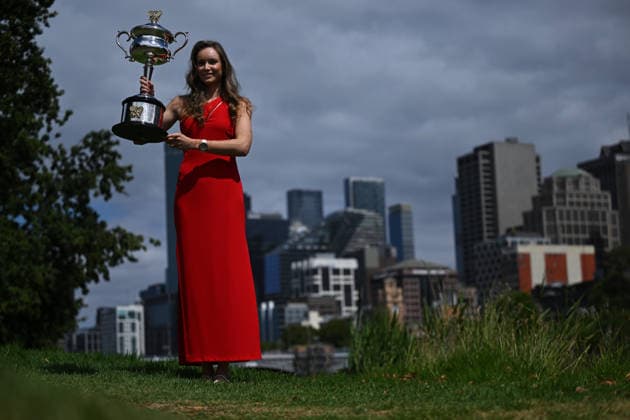 TENNIS AUSTRALIAN OPEN, Elena Rybakina of Kazakhstan poses for a photograph with the Daphne Akhurst Memorial Cup after winning the winning the Australian Open women™s singles final against Aryna Sabalenka of Belarus along the Yarra River in Melbourne, Sunday, February 1, 2026. ( NO ARCHIVING MELBOURNE VICTORIA AUSTRALIA  Copyright: xJAMESxROSSx 20260201156626193799