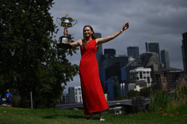 TENNIS AUSTRALIAN OPEN, Elena Rybakina of Kazakhstan poses for a photograph with the Daphne Akhurst Memorial Cup after winning the winning the Australian Open women™s singles final against Aryna Sabalenka of Belarus along the Yarra River in Melbourne, Sunday, February 1, 2026. ( NO ARCHIVING MELBOURNE VICTORIA AUSTRALIA  Copyright: xJAMESxROSSx 20260201189231183757