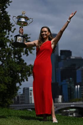 TENNIS AUSTRALIAN OPEN, Elena Rybakina of Kazakhstan poses for a photograph with the Daphne Akhurst Memorial Cup after winning the winning the Australian Open women™s singles final against Aryna Sabalenka of Belarus along the Yarra River in Melbourne, Sunday, February 1, 2026. ( NO ARCHIVING MELBOURNE VICTORIA AUSTRALIA  Copyright: xJAMESxROSSx 20260201128783364944