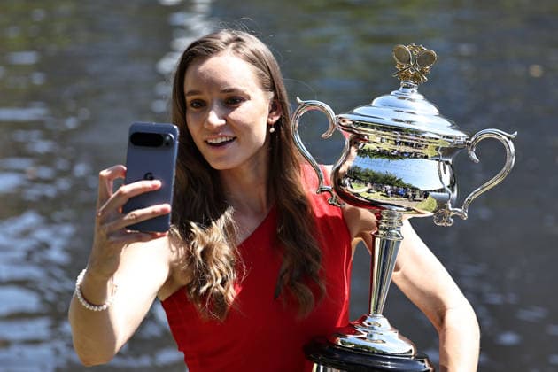 Elena Rybakina, KAZ, after final of 2026 Australian Open in Melbourne during a photoshoot at Yarra river, 01 02 2026; -