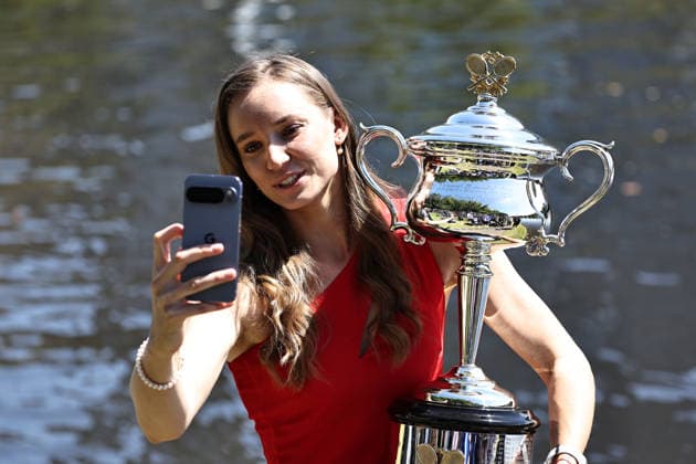 Elena Rybakina, KAZ, after final of 2026 Australian Open in Melbourne during a photoshoot at Yarra river, 01 02 2026; -