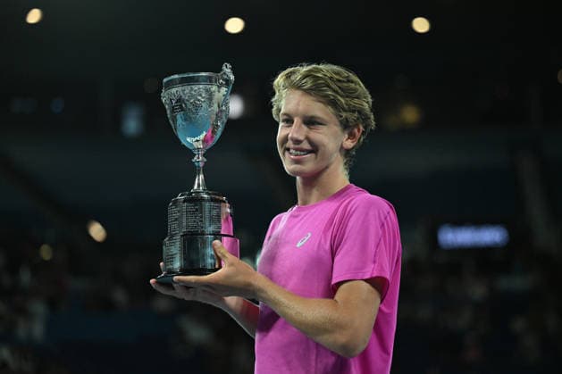 TENNIS AUSTRALIAN OPEN, Ziga Sesko of Slovenia lifts the trophy after defeating Keaton Hance of the U.S to win the boy s singles final on day 15 of the 2026 Australian Open tennis tournament at Melbourne Park in Melbourne, Sunday, February 1, 2026. ( NO ARCHIVING MELBOURNE VICTORIA AUSTRALIA  Copyright: xJAMESxROSSx 20260201172427764634