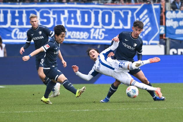 Koji Miyoshi (VfL Bochum), Soufiane El-Faouzi (Schalke 04), Cajetan Lenz (VfL Bochum) 31.01.2026, Fussball 2. Bundesliga, Saison 2025 2026, 20. Spieltag, VfL Bochum - FC Schalke 04 2:0 DFL regulations prohibit any use of photographs as image sequences and or quasi-video Bochum Vonovia Ruhrstadion Nordrhein Westfalen Deutschland