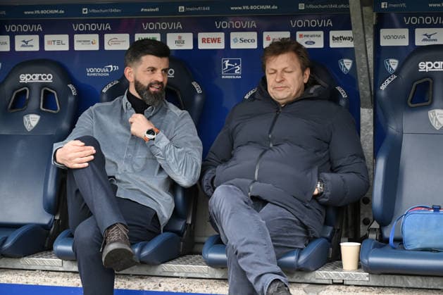 Trainer Miron Muslic (FC Schalke 04), Youri Mulder (Direktor Profifussball FC Schalke 04), v.li. 31.01.2026, Fussball 2. Bundesliga, Saison 2025 2026, 20. Spieltag, VfL Bochum - FC Schalke 04 2:0 DFL regulations prohibit any use of photographs as image sequences and or quasi-video Bochum Vonovia Ruhrstadion Nordrhein Westfalen Deutschland